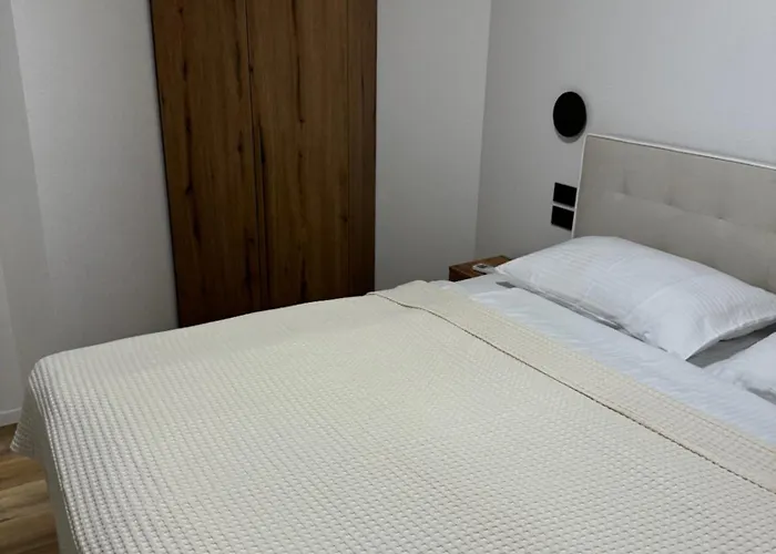 Lejlighed Without Kitchen With Pool And Parking *